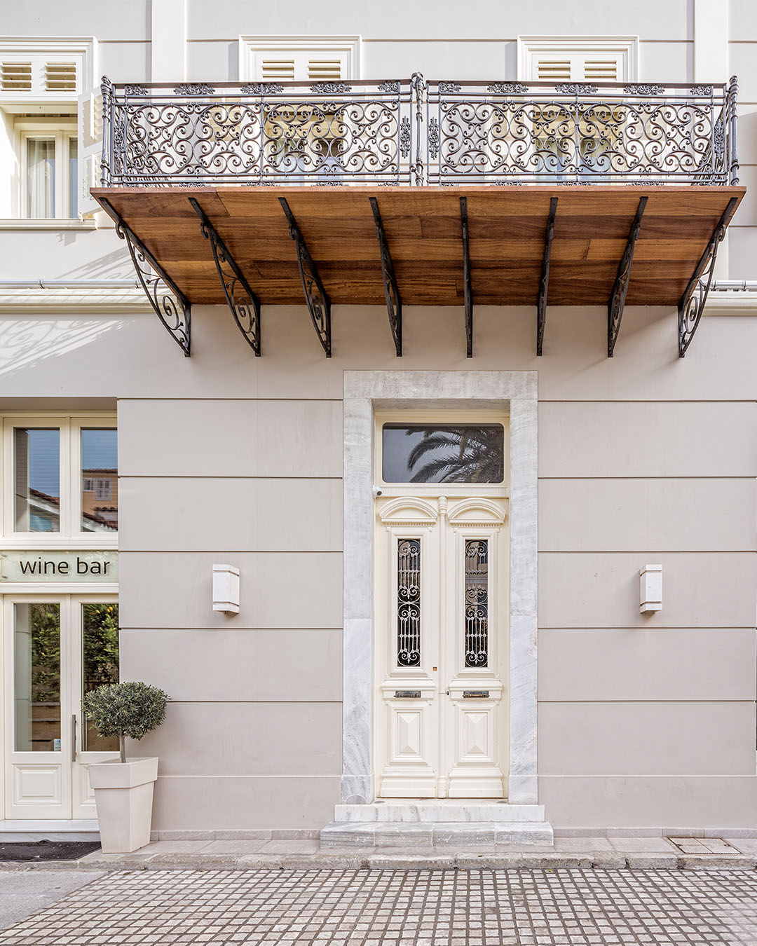 Block one image left