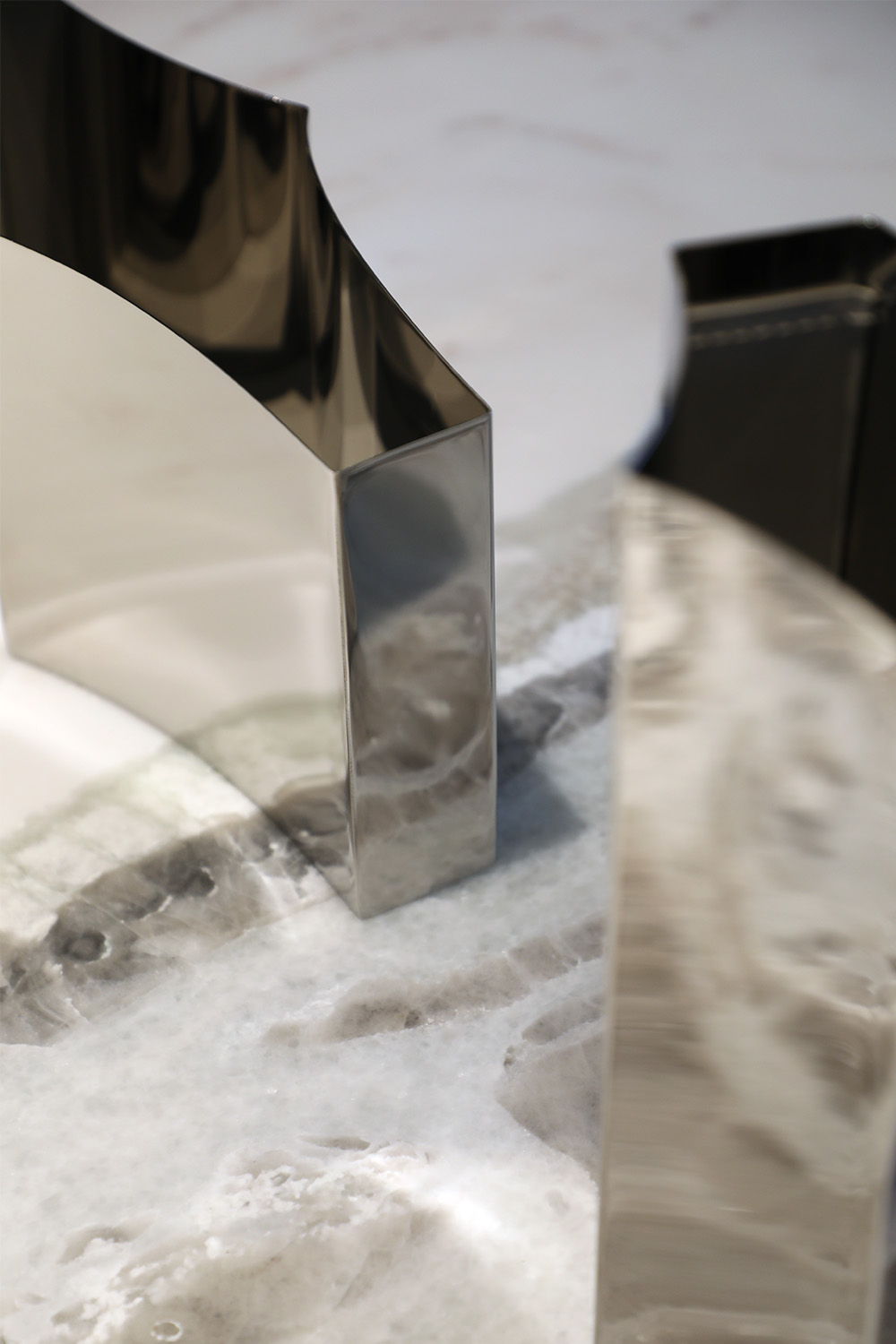 Block one image right