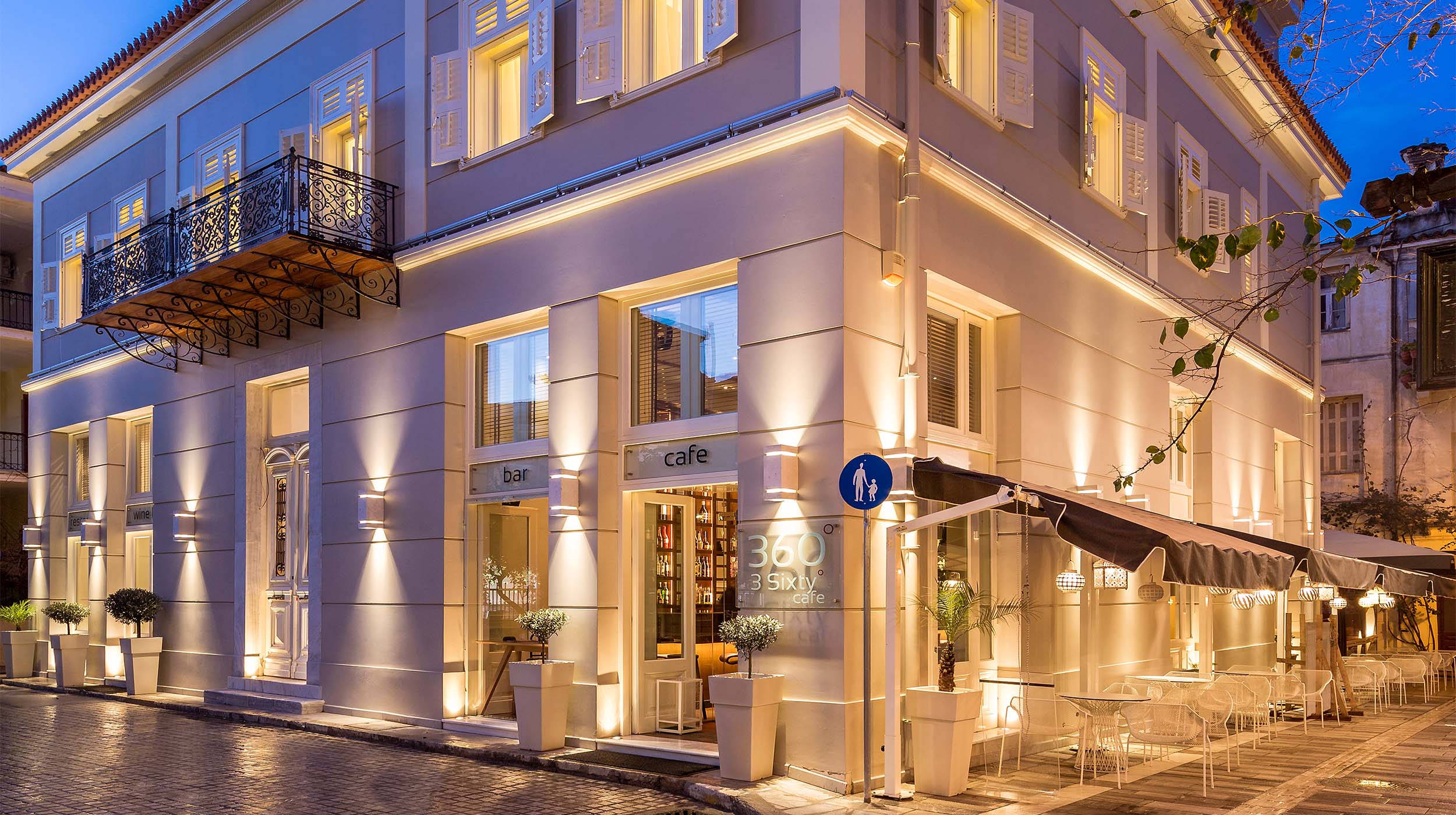 Block one image centered