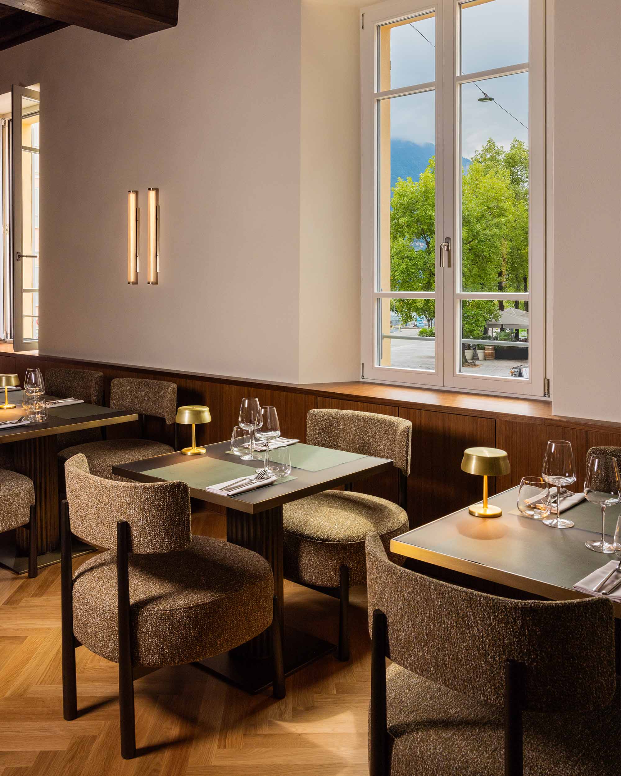 Block one image left