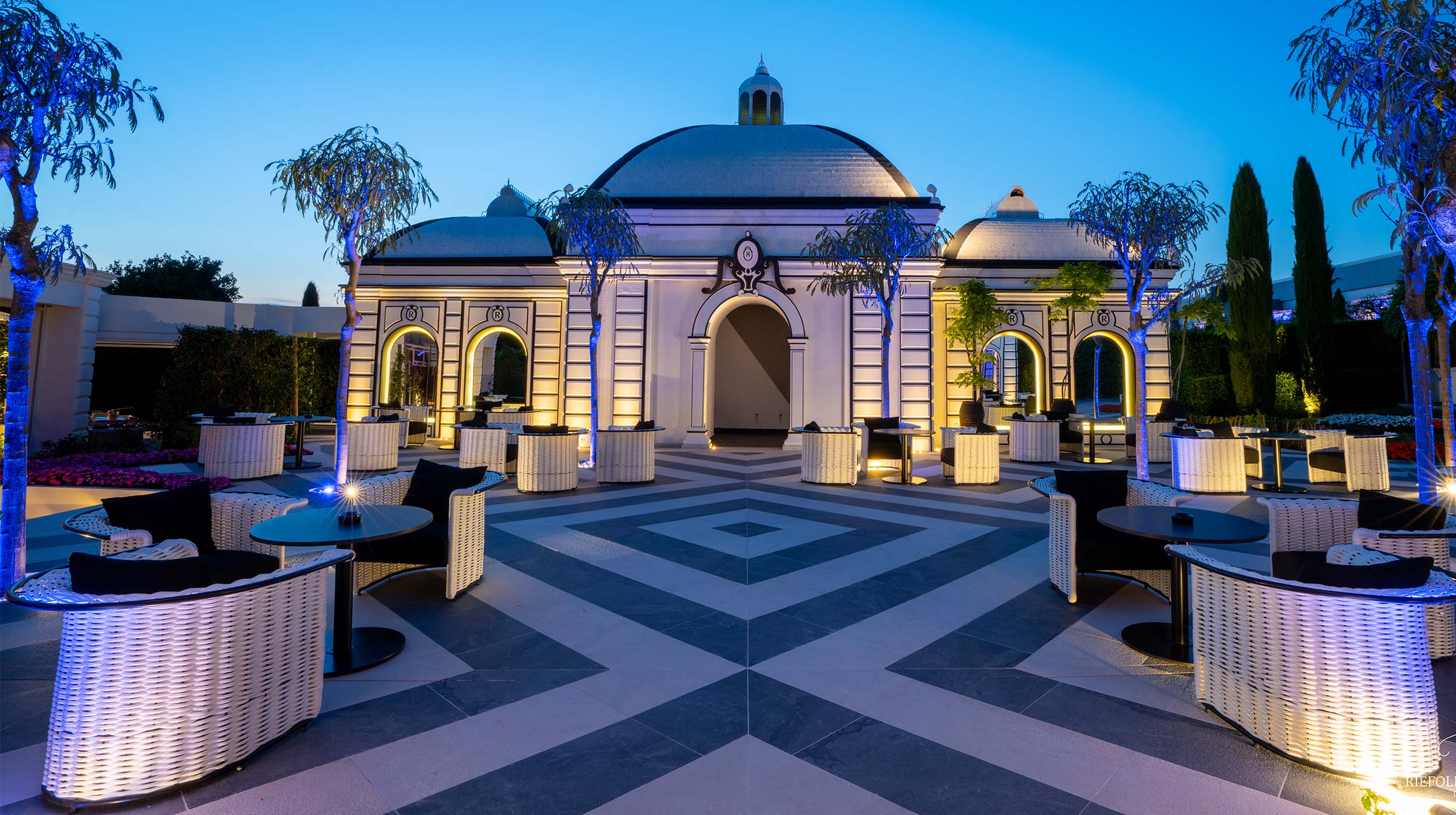 Block one image full