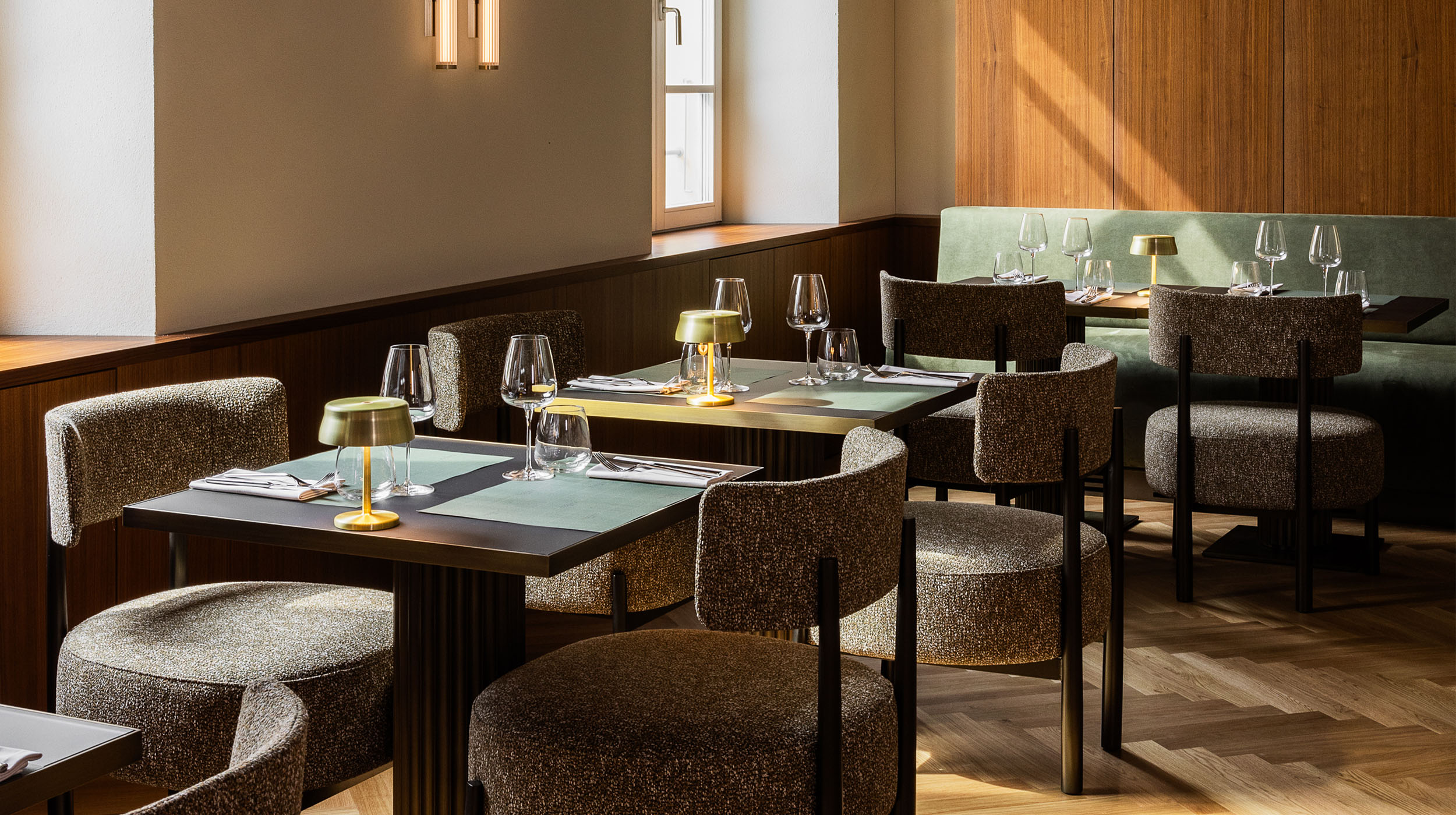 Block one image full