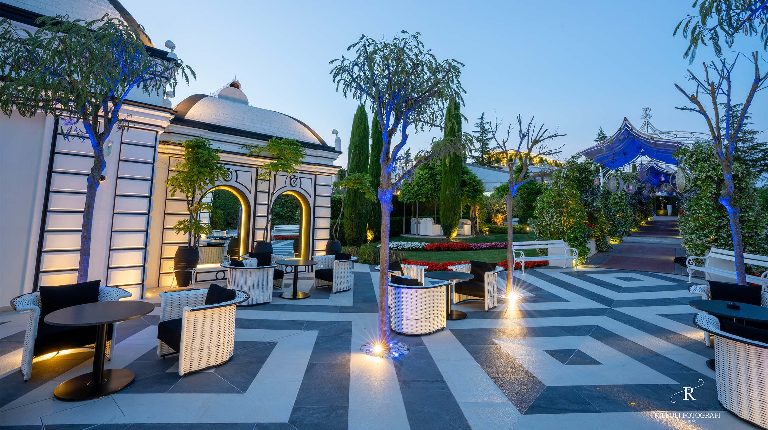 Block one image full