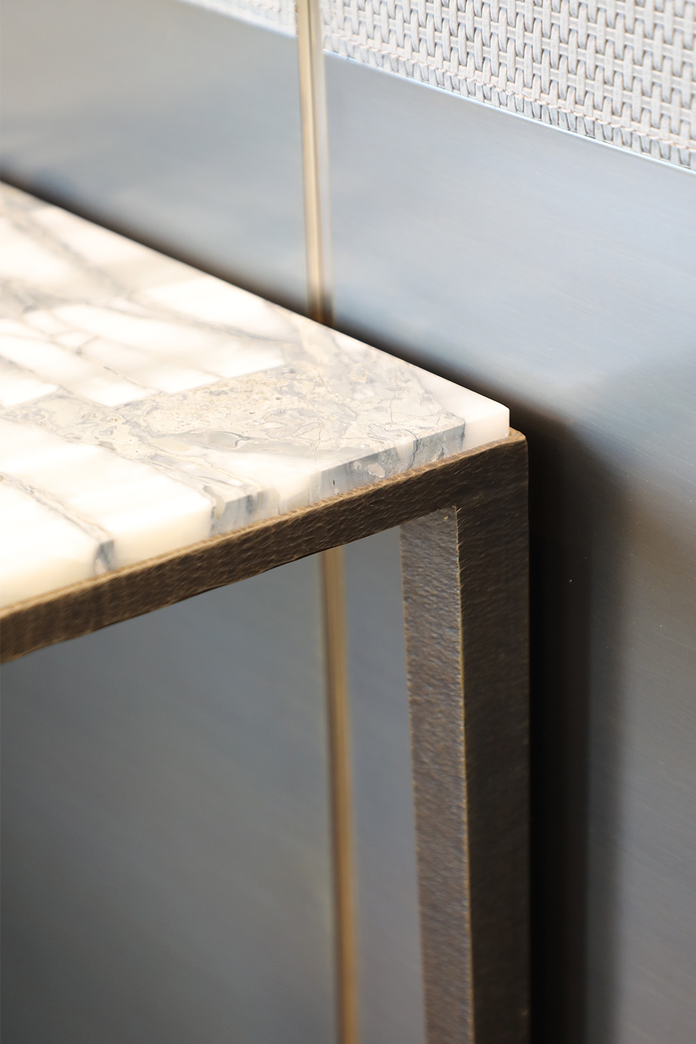 Block one image right