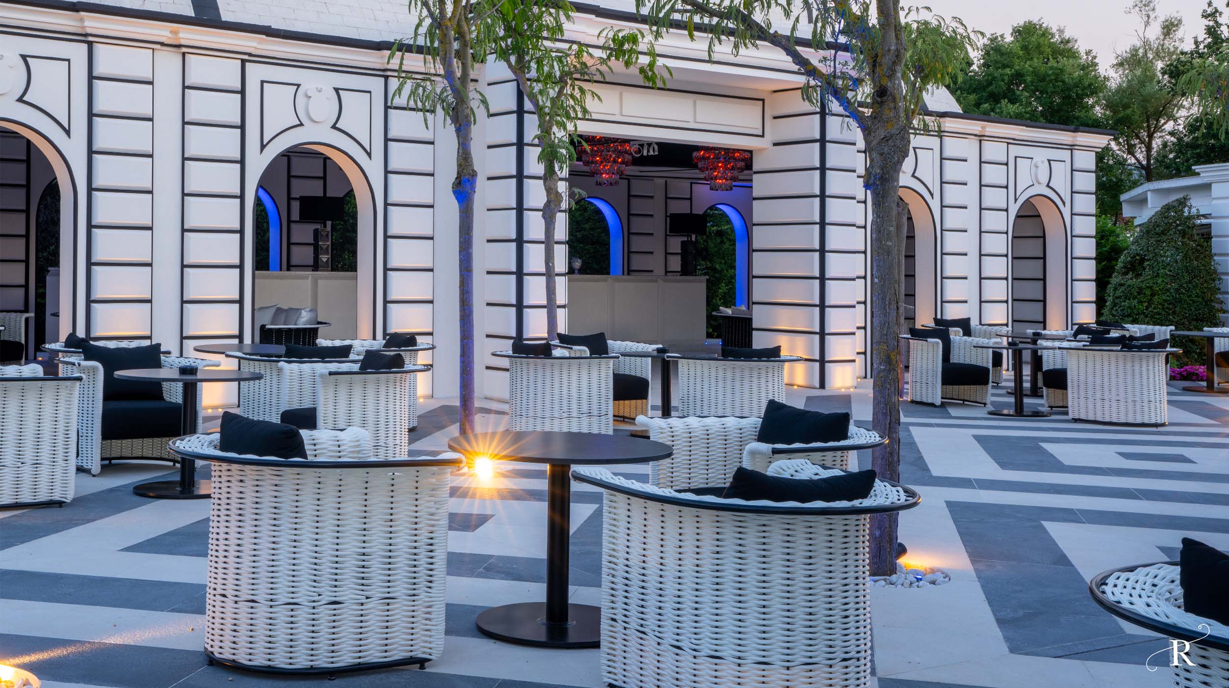 Block one image right